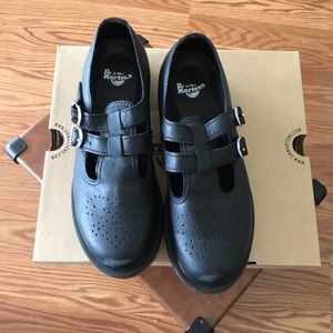 NEVER WORN. dr marten mary janes